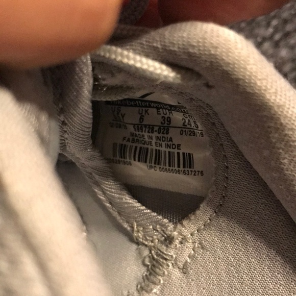 Nike sneakers size 6.5 Y. - Picture 8 of 8